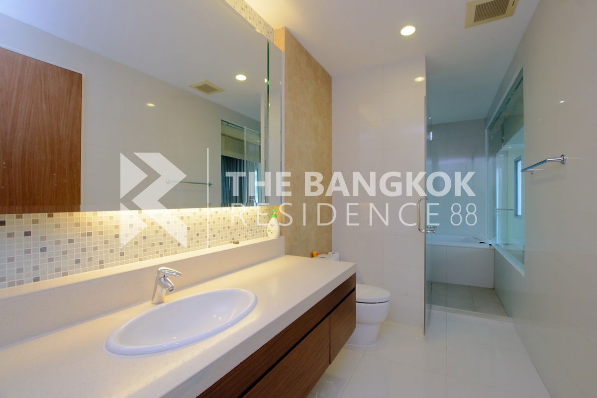 รูป 💎Luxury, convenience💎 Bright 24 near BTS Phrom Phong - รูปที่ 31/34