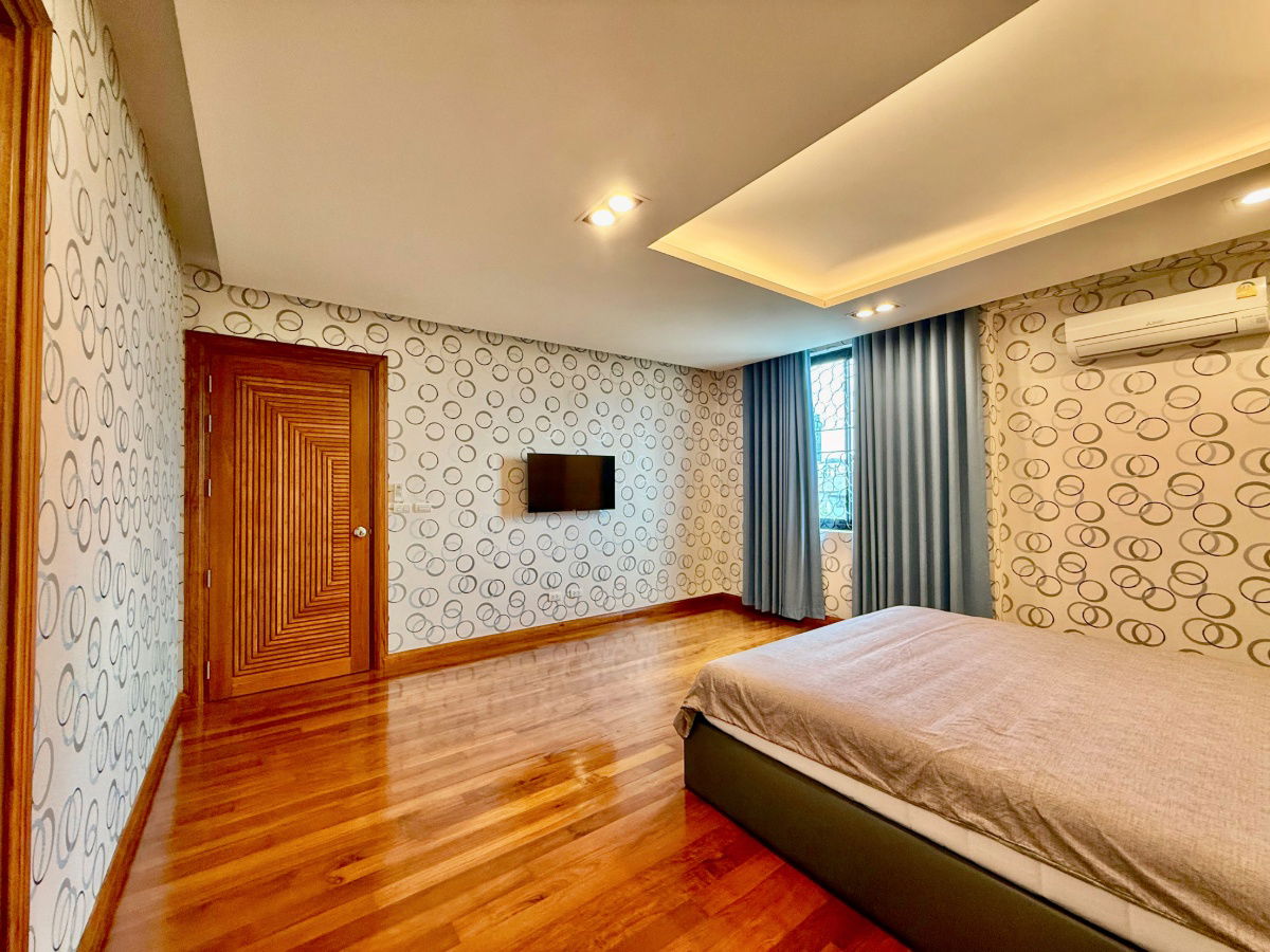 picture 3-storey detached house for sale with 296 sq wa of land  Sukhumvit 101, Bangkok, near BTS Punnawithi - 43/92