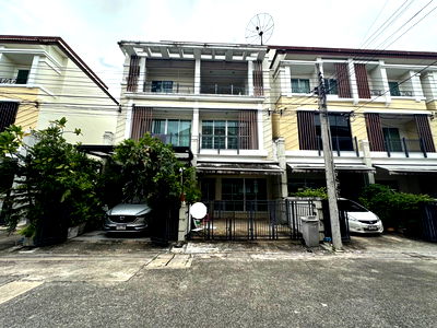Home office for sale Bangkok : 💼 For sale: 3-story home office in Kaset-Nawamint area 🏷 Special price 4.69 million 📈 Suitable for living or office use