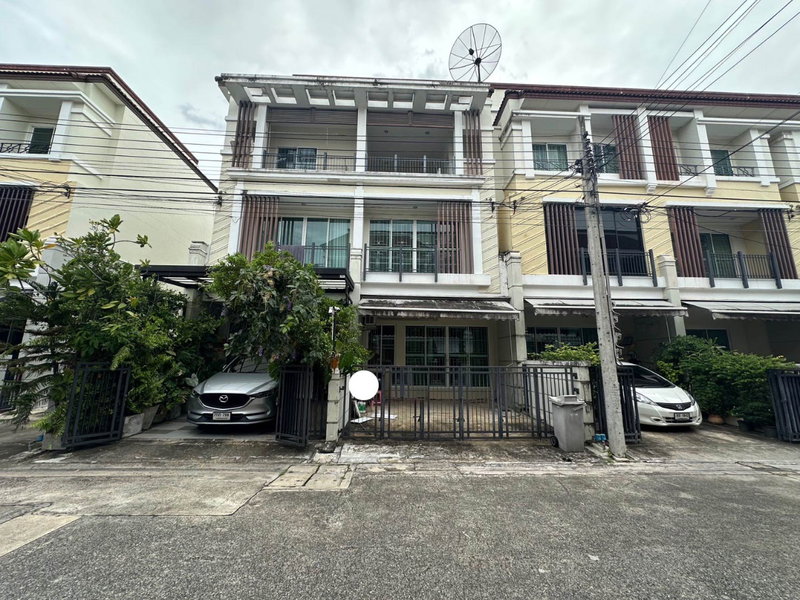 Home office for sale : 💼 For sale: 3-story home office in Kaset-Nawamint area 🏷 Special price 4.69 million 📈 Suitable for living or office use