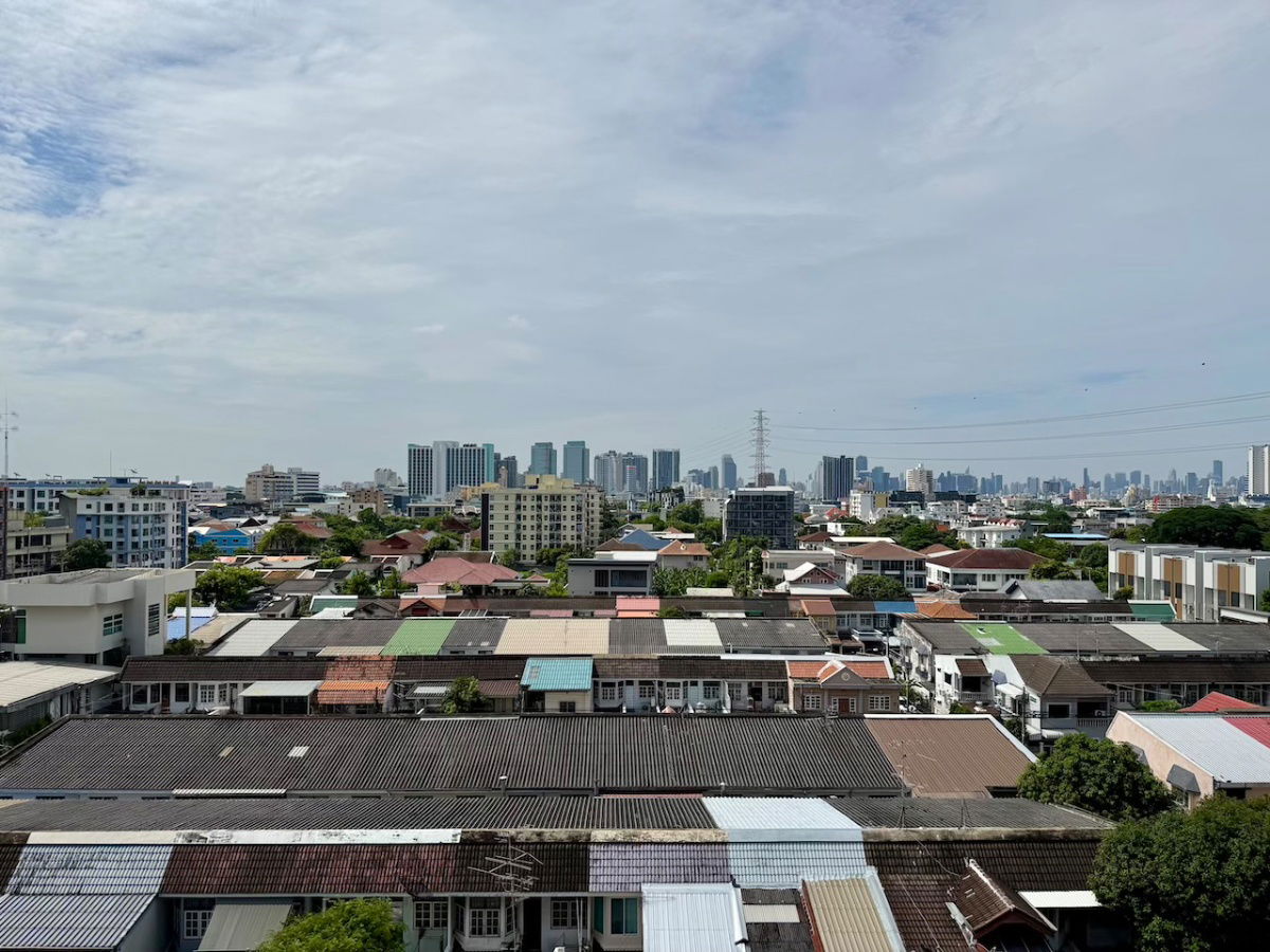 picture Spacious room. Great deal📍C Place Ladprao 18, near MRT Ladprao - 3/10