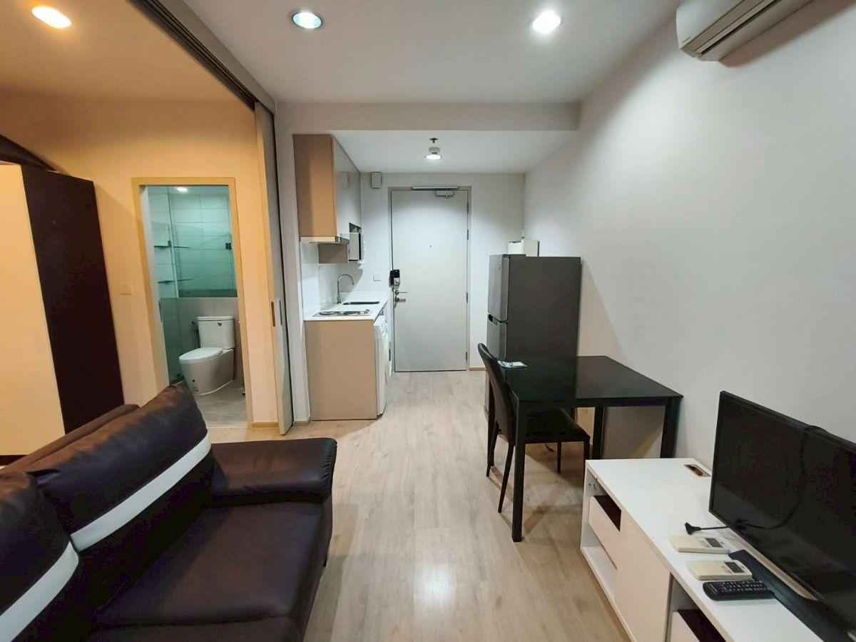 picture Newly Renovated Room |  1B1B 34 Sq.m. Fl.20+ Fully Furnished. Ready to move in  - 3/9
