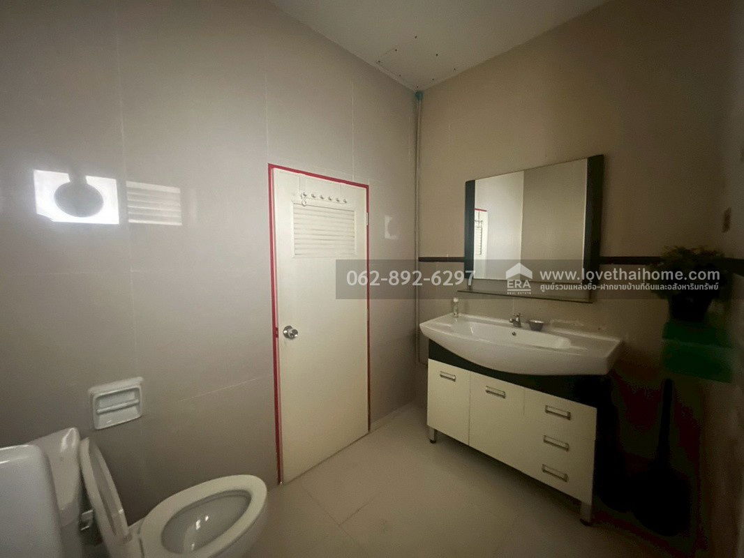 picture Condo for sale, Sathorn Happyland Tower, St. Louis, size 71.43 sq m.,  1st floor, prime location in the heart of Sathorn, great value, - 8/13