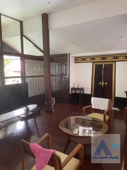 picture 🔼🔽 AccomA 📩  3 BR House in Phra Khanong (50096) - 1/2