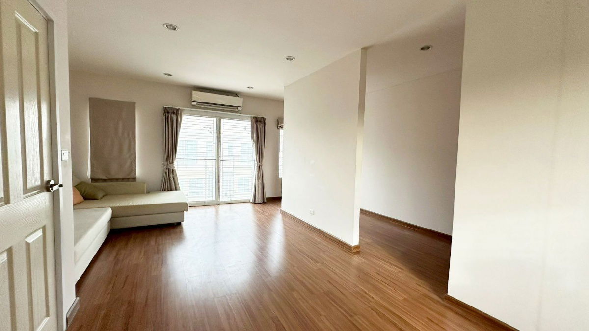 picture 3-story townhome for sale, Villette City Pattanakarn 38, 3 bedrooms 3 bathrooms, Fully furnished - 10/16