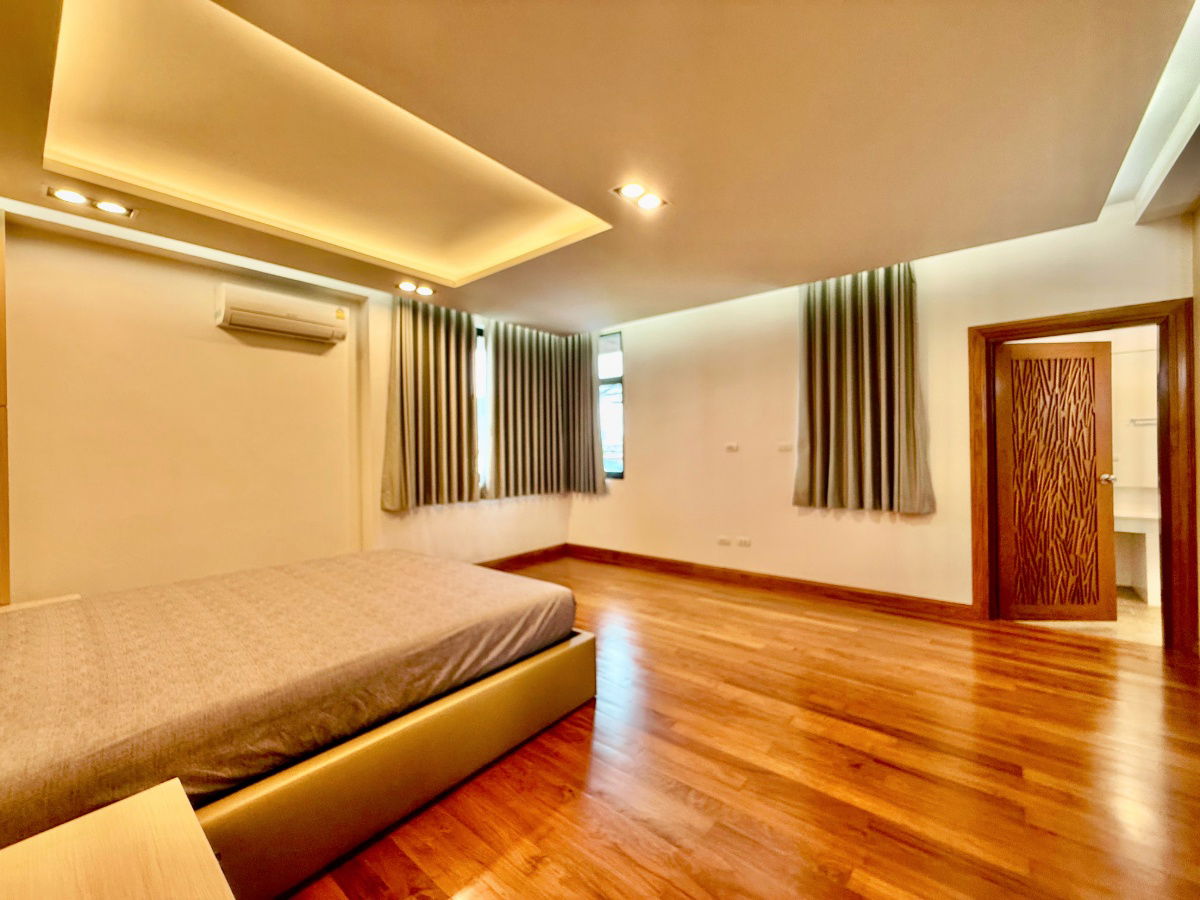 picture 3-storey detached house for sale with 296 sq wa of land  Sukhumvit 101, Bangkok, near BTS Punnawithi - 62/92
