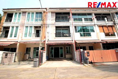 ขายทาวน์โฮม : บ้านกลางเมือง สาทร - ตากสิน 2  หน้าสวน สภาพดี ราคาทุน  