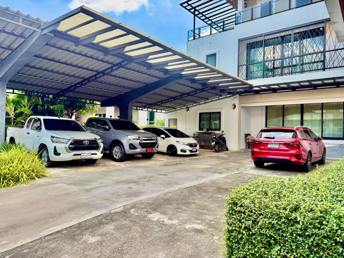 picture 3-storey detached house for sale with 296 sq wa of land  Sukhumvit 101, Bangkok, near BTS Punnawithi - 2/92