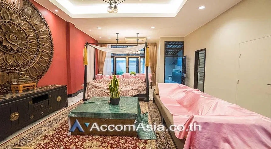 picture 🔼🔽 AccomA 📩  4 BR Townhouse in Khlong Ton Nuea (AA27813) - 2/20