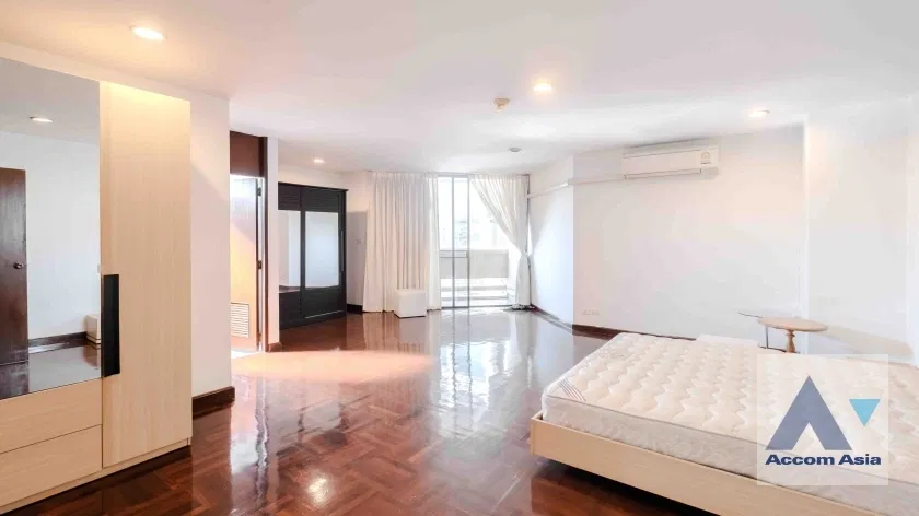 picture 🔼🔽 AccomA 📩 Bright condominium with curved windows and open-plan living in Sukhumvit (24409) - 16/20