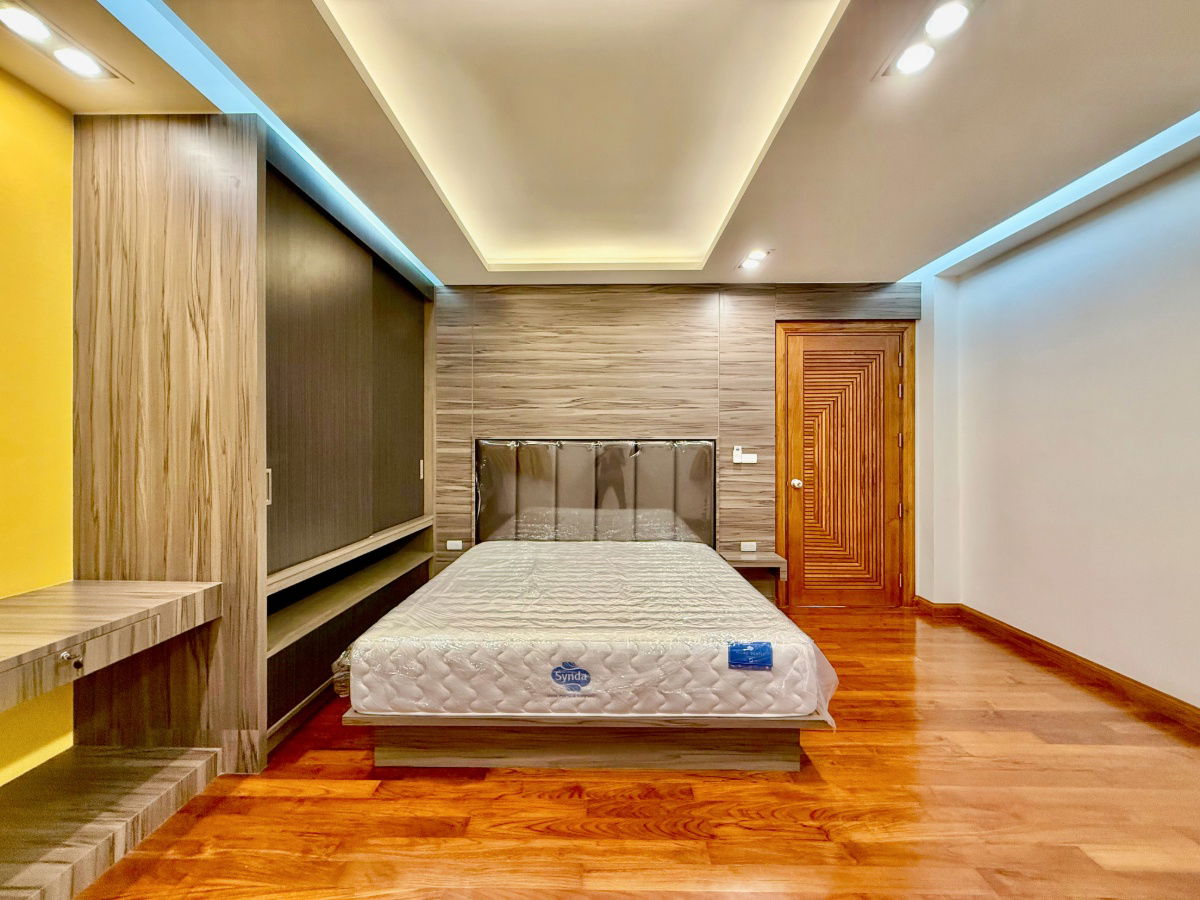 picture 3-storey detached house for sale with 296 sq wa of land  Sukhumvit 101, Bangkok, near BTS Punnawithi - 67/92