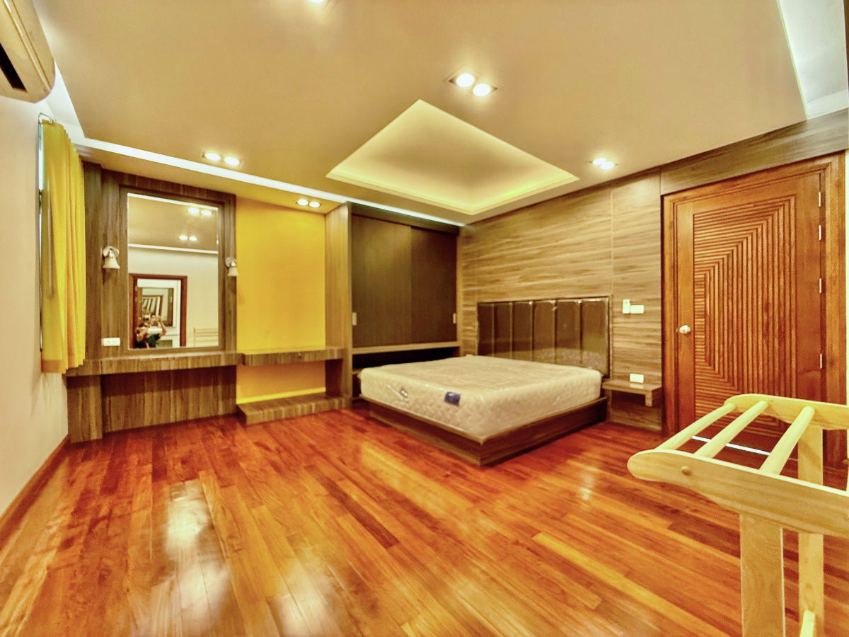 picture 3-storey detached house for sale with 296 sq wa of land  Sukhumvit 101, Bangkok, near BTS Punnawithi - 68/92