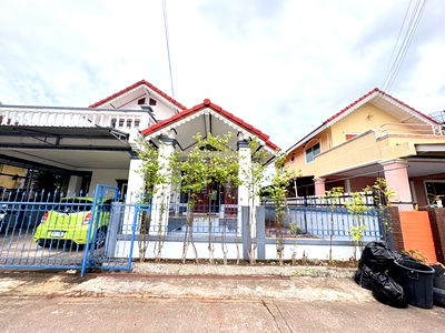เช่าบ้านเดี่ยว โรงเรียนกวงฮั้ว จ.ระยอง : แหลมทอง คฤหาสน์ จอดรถได้2-3คัน 54ตรว. 250ตรม. เซ็นทรัลพลาซ่า หาดแสงจันทร์ 4 km.บิ๊กซี ทับมา เมืองระยอง ให้เช่าบ้านเดี่ยว
