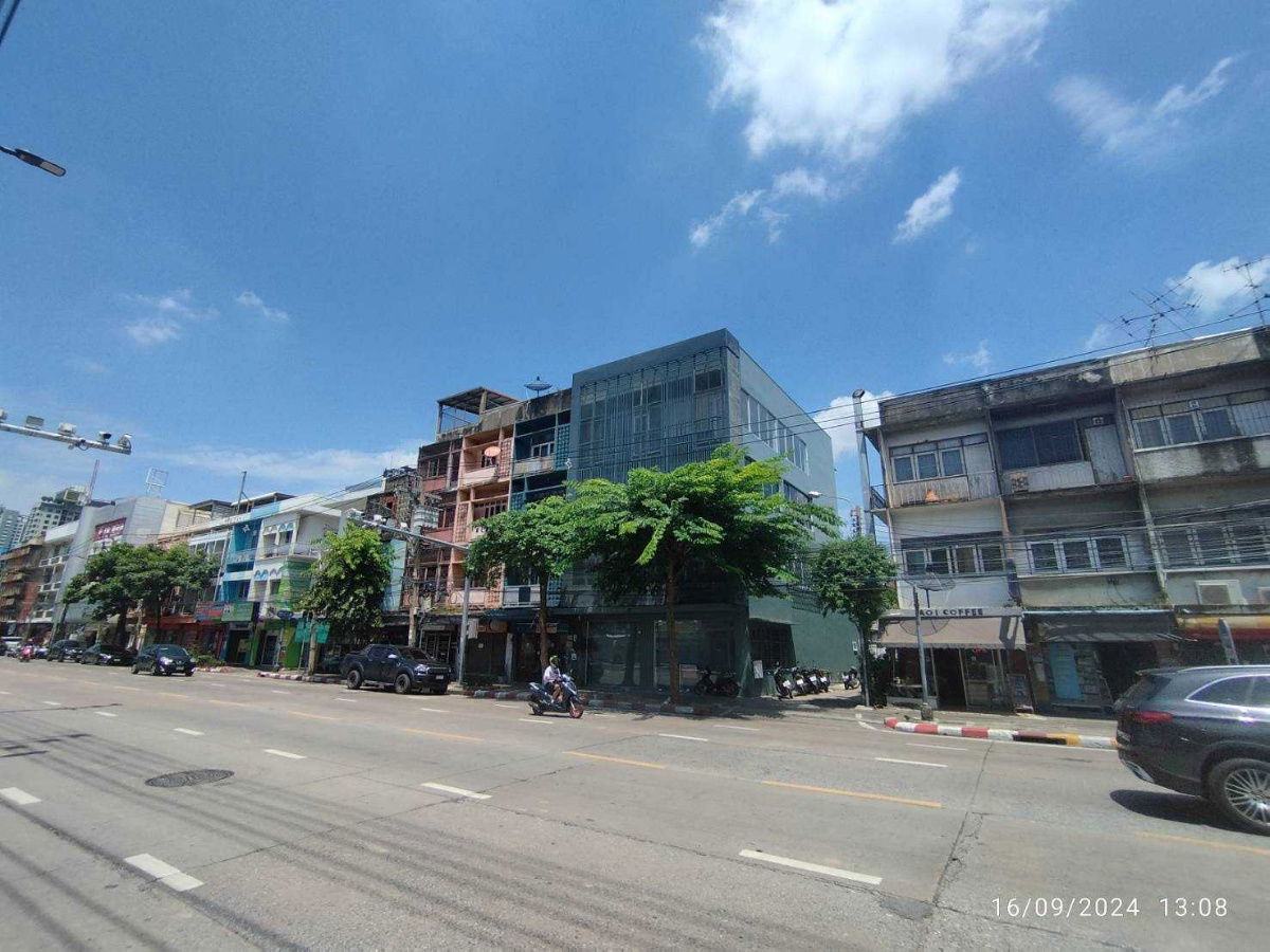 picture 4-Storey Commercial Building, 2 Units in Bang Sue, Bangkok - 21/44