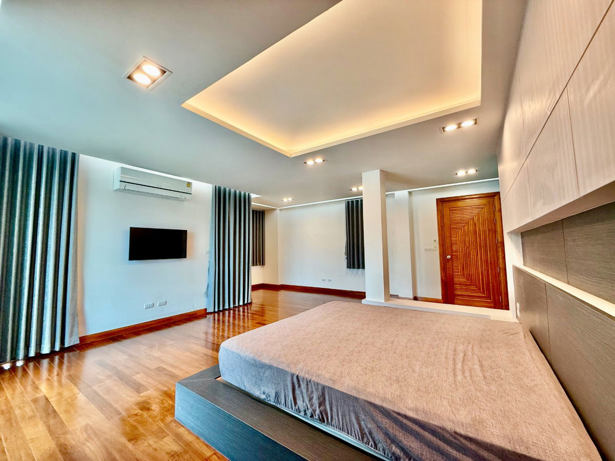 picture 3-storey detached house for sale with 296 sq wa of land  Sukhumvit 101, Bangkok, near BTS Punnawithi - 52/92