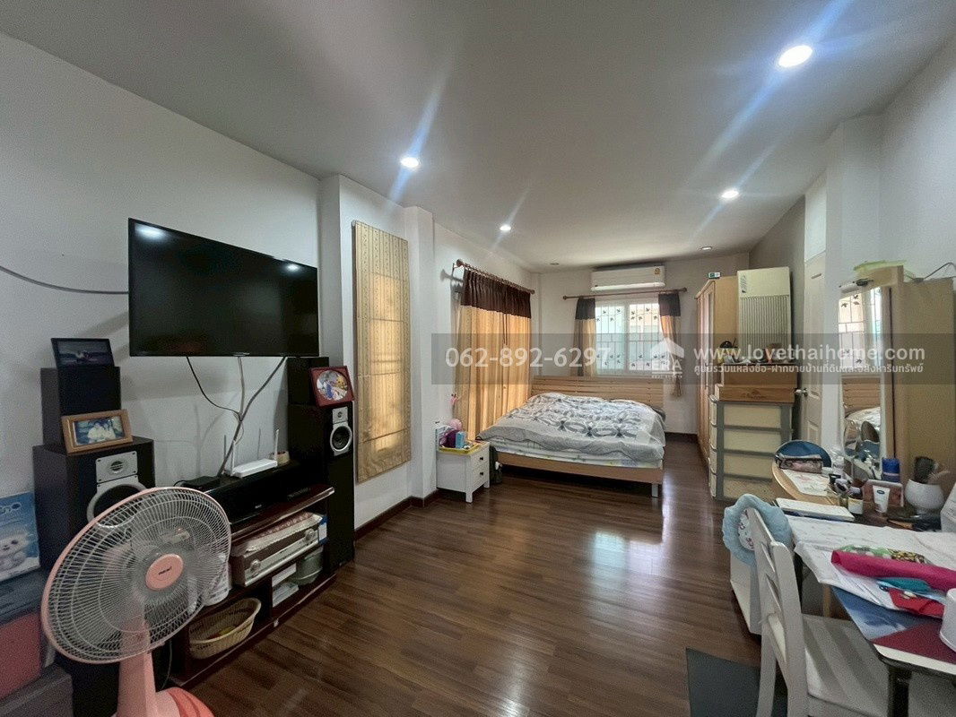 รูป ขายบ้านเดี่ยว 2 ชั้น โครงการเดอะเกรซ ชลียา ถ.บางกรวย-ไทรน้อย ขนาด 55 ตารางวา บ้านสวย พร้อมอยู่ ทำเลดี บรรยากาศเงียบสงบ โทร.062-892-6297 - รูปที่ 2/15