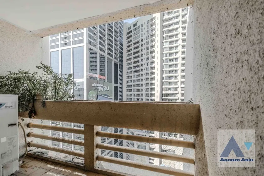 picture 🔼🔽 AccomA 📩 Bright condominium with curved windows and open-plan living in Sukhumvit (24409) - 10/20
