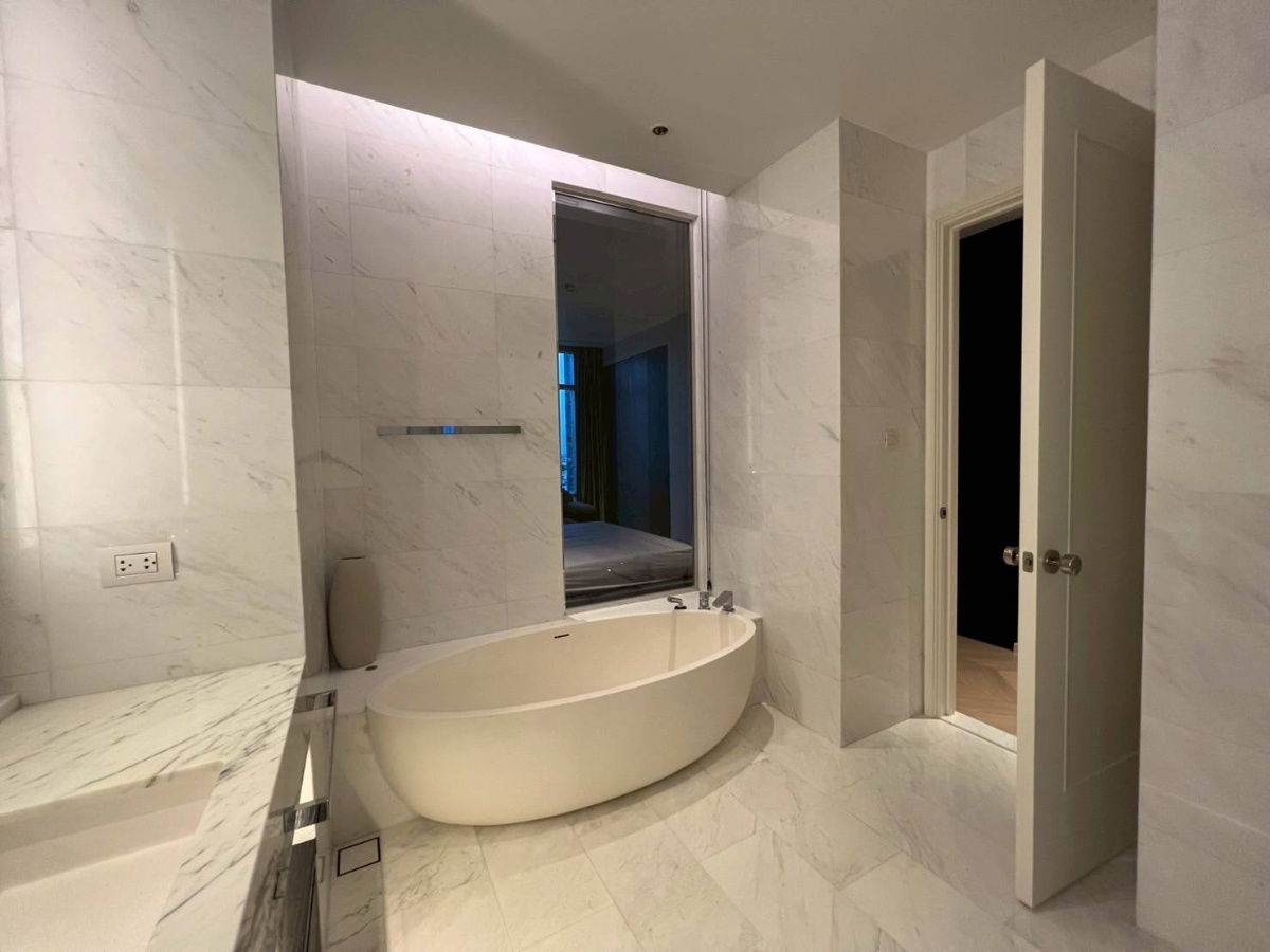 รูป Four Seasons Private Residences ( Luxury Condo next to the Chao Phraya River ) - รูปที่ 6/81