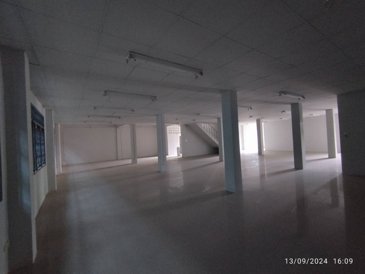 picture 4-Unit Commercial Building in Bangkhen, Near MRT Maiyalap - 5/7