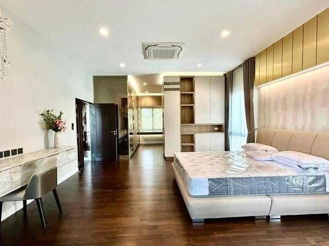 รูป  ♦ Luxury class ♦ บ้านเดี่ยว 2 ชั้น | ขนาดที่ดิน 107.00 ตร.ว. พื้นที่ใช้สอย 555.00 ตร.ม. | 4 ห้องนอน 5 ห้องน้ำ 3 ที่จอดรถ | ใกล้ Mega Bangna - รูปที่ 14/27