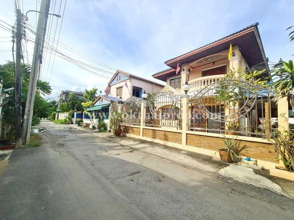 picture Land, Soi Lat Phrao 101, near Bang Kapi BTS Station, Bangkok - 14/15