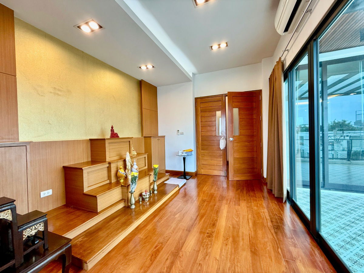 picture 3-storey detached house for sale with 296 sq wa of land  Sukhumvit 101, Bangkok, near BTS Punnawithi - 75/92