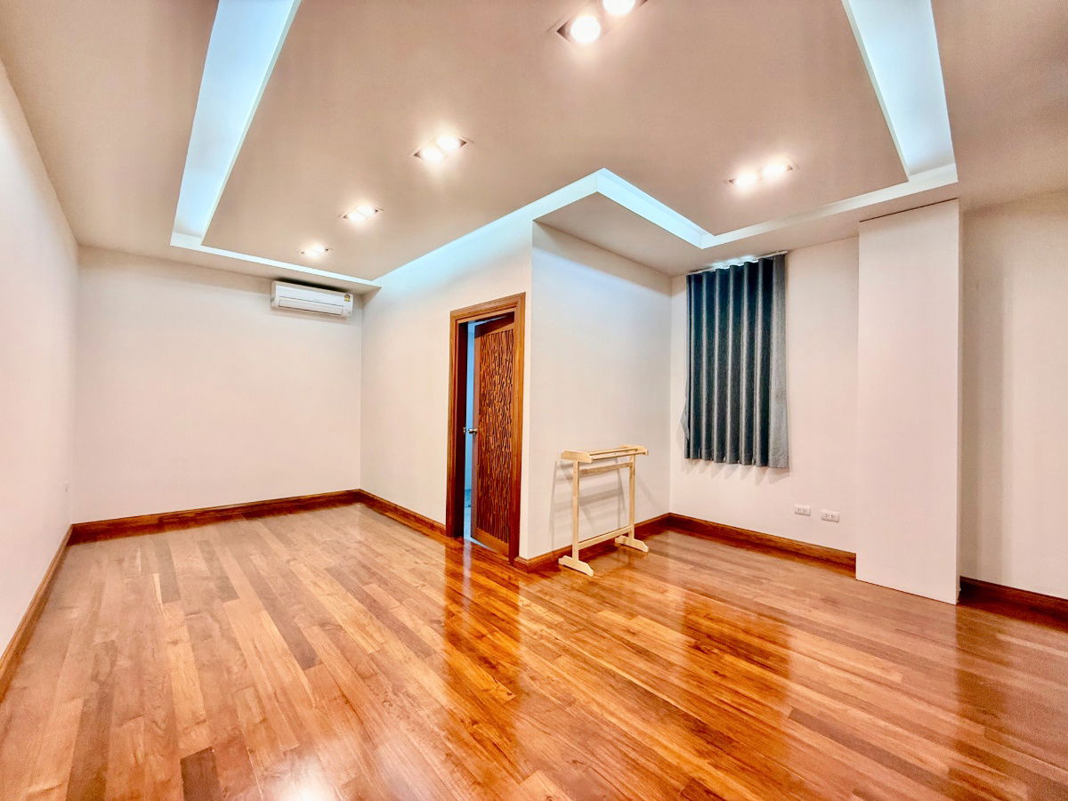 picture 3-storey detached house for sale with 296 sq wa of land  Sukhumvit 101, Bangkok, near BTS Punnawithi - 51/92