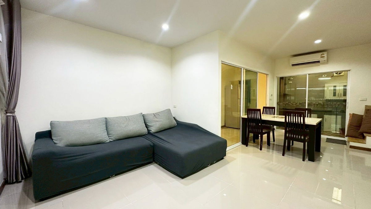 picture 3-story townhome for sale, Villette City Pattanakarn 38, 3 bedrooms 3 bathrooms, Fully furnished - 2/16