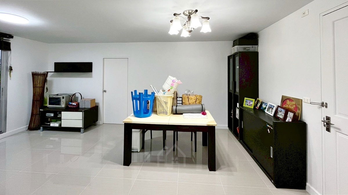 picture Condo for rent on project Sathorn Plus By The Garden. 80 sq.m. 2 brs. 2 bths. Near MRT Lumpini stations only 32k/mo. - 3/14