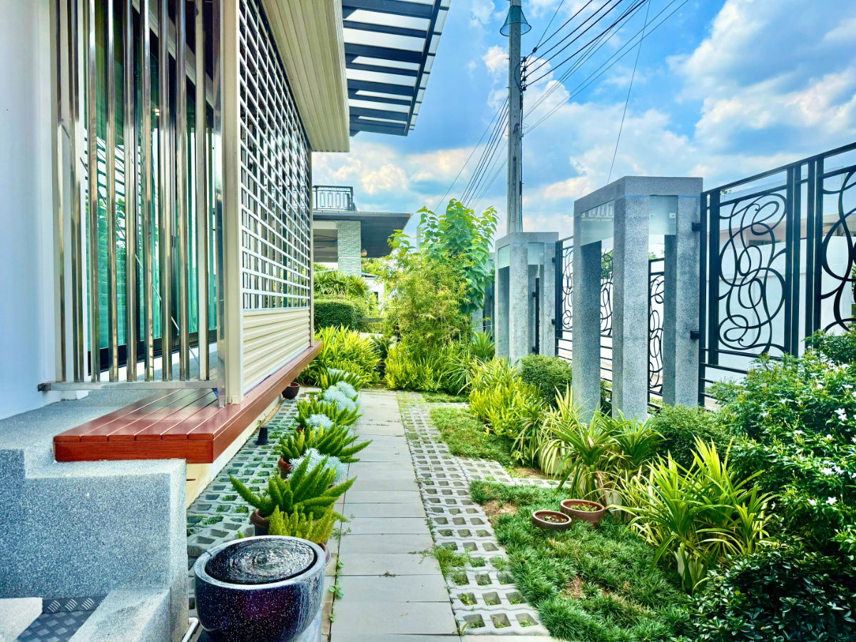 picture 3-storey detached house for sale with 296 sq wa of land  Sukhumvit 101, Bangkok, near BTS Punnawithi - 80/92