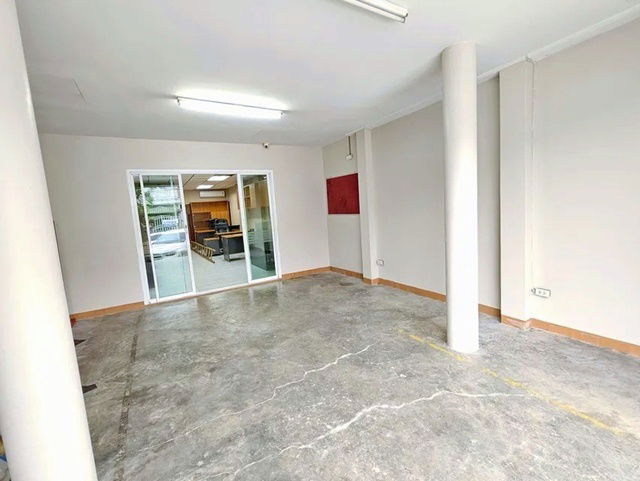 picture ARL LatKrabang 585m.Romklao 50-60 Townhome for rent 2-storey with office 30sq.wa. 240sq.m. 3bed Sara - 3/8