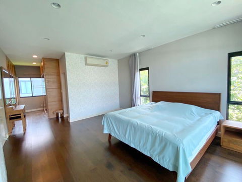 ขายบ้านเดี่ยว 4 ห้องนอน เศรษฐสิริ พัฒนาการ เดินทางเข้าเมืองสะดวกสบาย 