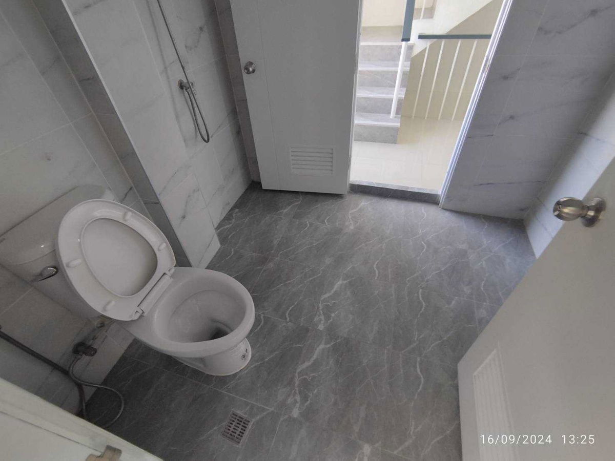 picture 4-Storey Commercial Building, 2 Units in Bang Sue, Bangkok - 39/44