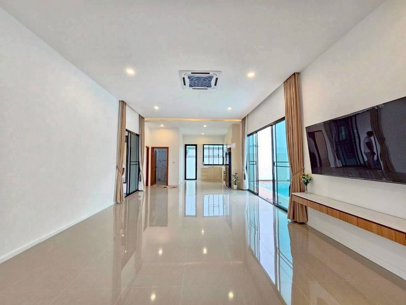 picture Newly built detached house for sale in Pattaya area, great  location, near Regent's International School. - 4/19