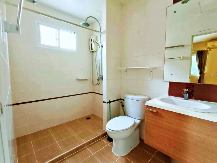 รูป  ขายด่วน บ้านเดี่ยว 2 ชั้น โครงการหมู่บ้านภัสสร19 บนเนื้อที่ 60.2 ตร.วา / For Sale House Passorn 19 At Watcharpol -Wongwaen , Area 60.2 Sq.v - รูปที่ 11/14