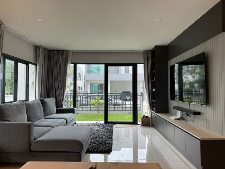 picture For rent✨ Centro Bangna 🔥 Line ID : @034etfin 📲 3 bedrooms 4 bathrooms ✨ Near Mega Bangna - 3/18