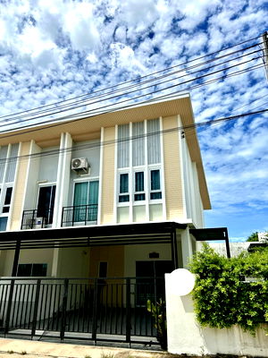 Twin houses for rent Chonburi : 🏠 Semi-detached house for rent 📌 Kao Kilo, Sriracha 💸 Price 18,000 baht/month, fully furnished + appliances, ready to move in