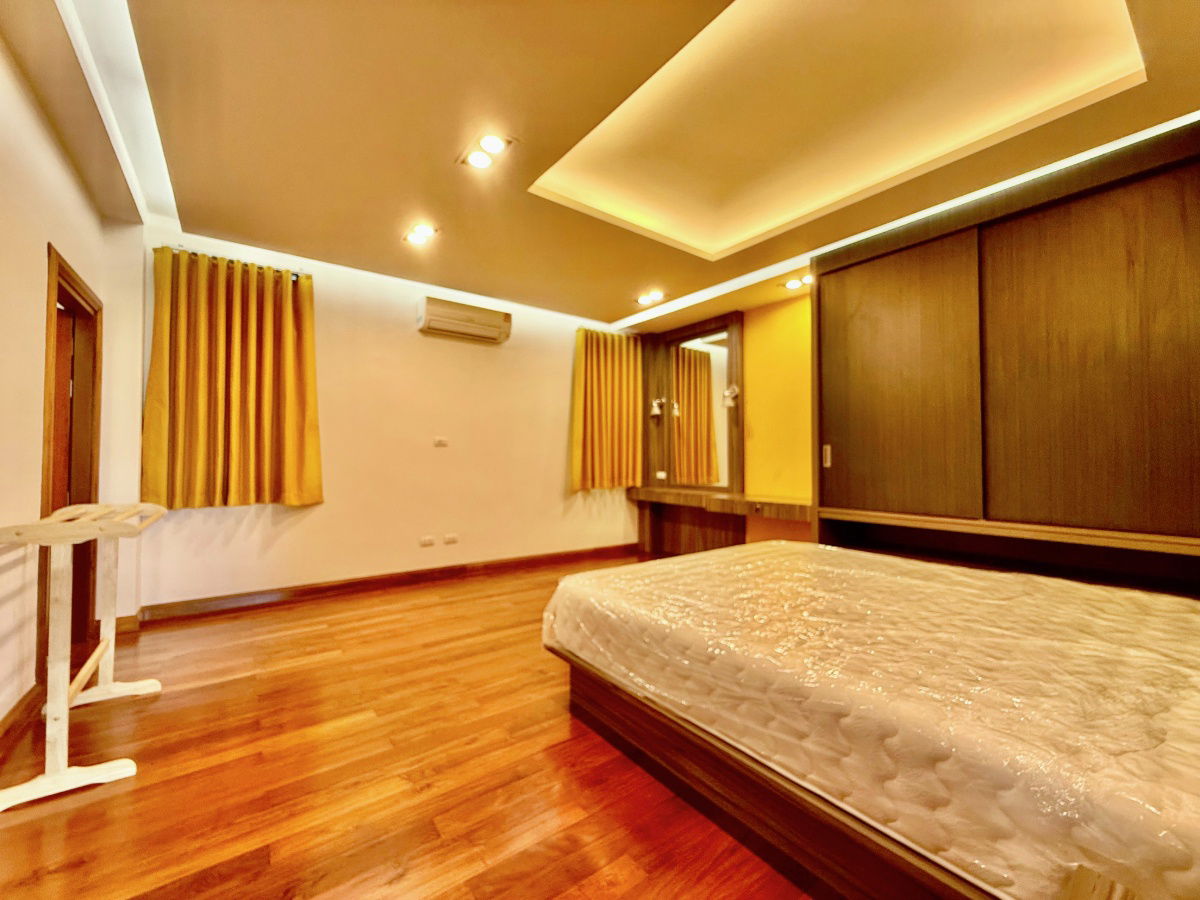 picture 3-storey detached house for sale with 296 sq wa of land  Sukhumvit 101, Bangkok, near BTS Punnawithi - 69/92