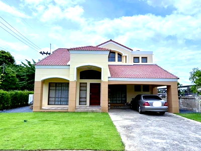 Houses for rent วิทยาลัยเทคโนโลยีทปุมธานี : Large luxurious 2-story house Mansion for rent with a lawn 152sq.wa. 312sq.m. Future Park Rangsit T