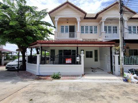 ขายบ้านทาวน์เฮ้าส์สวนผัก32 ใกล้โรงเรียนเทพศิรินทร์ นนทบุรี หลังมุม