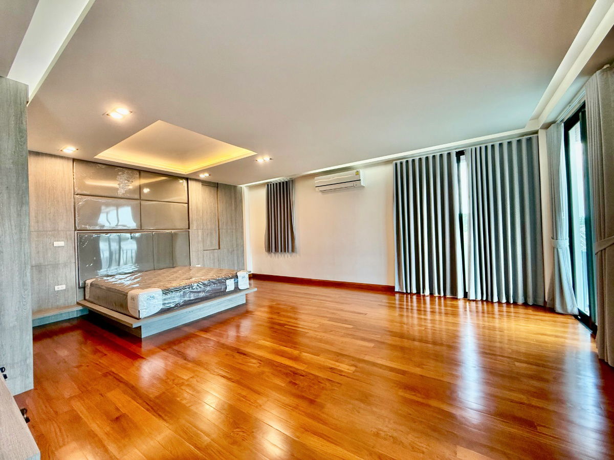 picture 3-storey detached house for sale with 296 sq wa of land  Sukhumvit 101, Bangkok, near BTS Punnawithi - 71/92