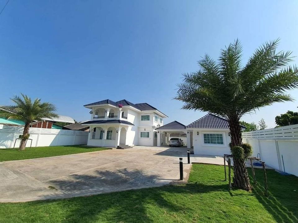 picture Urgent sale, luxury house in San Pa Tong, Chiang Mai, 5 bedrooms, 5 bathrooms, price 5.9 million baht. - 1/6