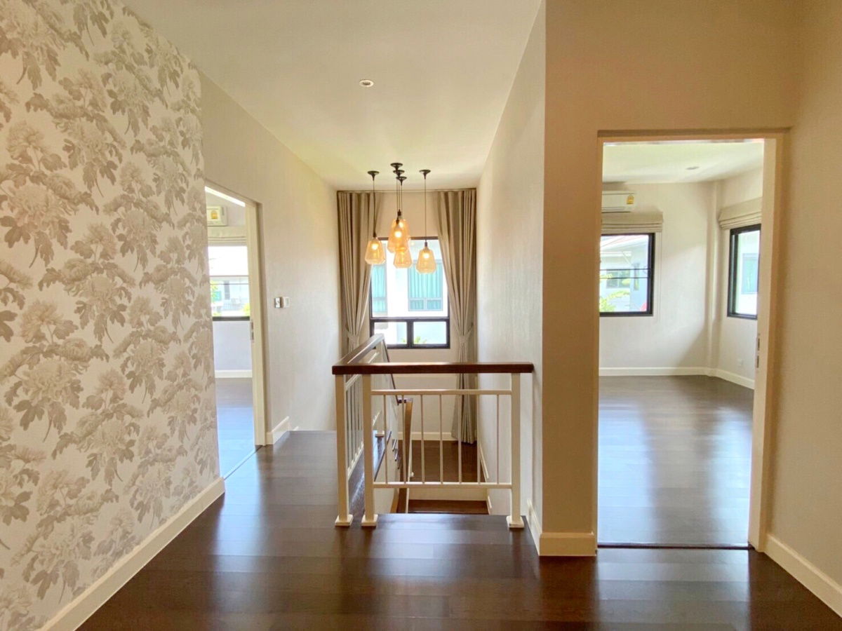 picture Sale 4 bedroom house, Setthasiri Pattanakarn  - 5/12