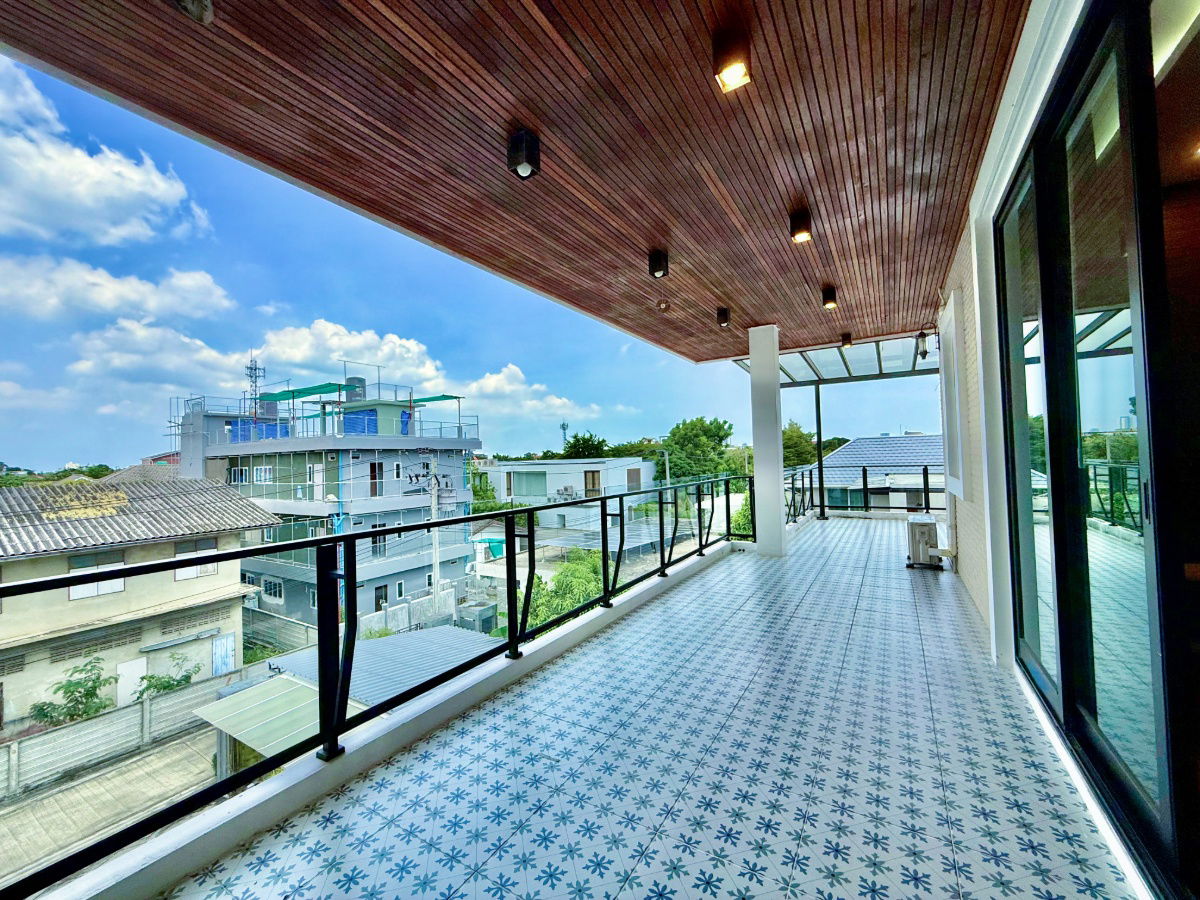 picture 3-storey detached house for sale with 296 sq wa of land  Sukhumvit 101, Bangkok, near BTS Punnawithi - 58/92