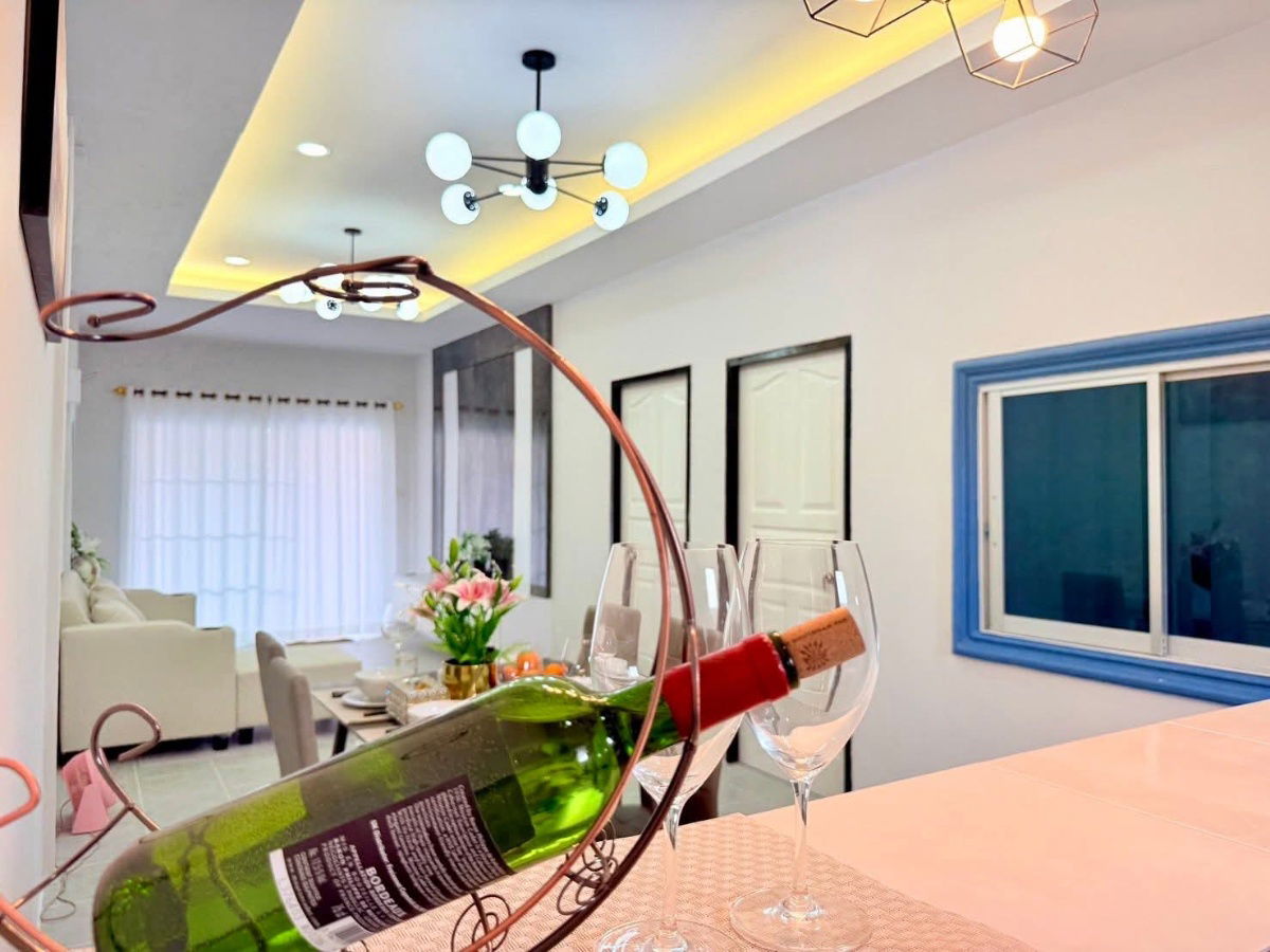 picture Townhouse in Central Pattaya on Pattaya Beach Side, 2beds 1bath, Newly Renovated  - 9/14