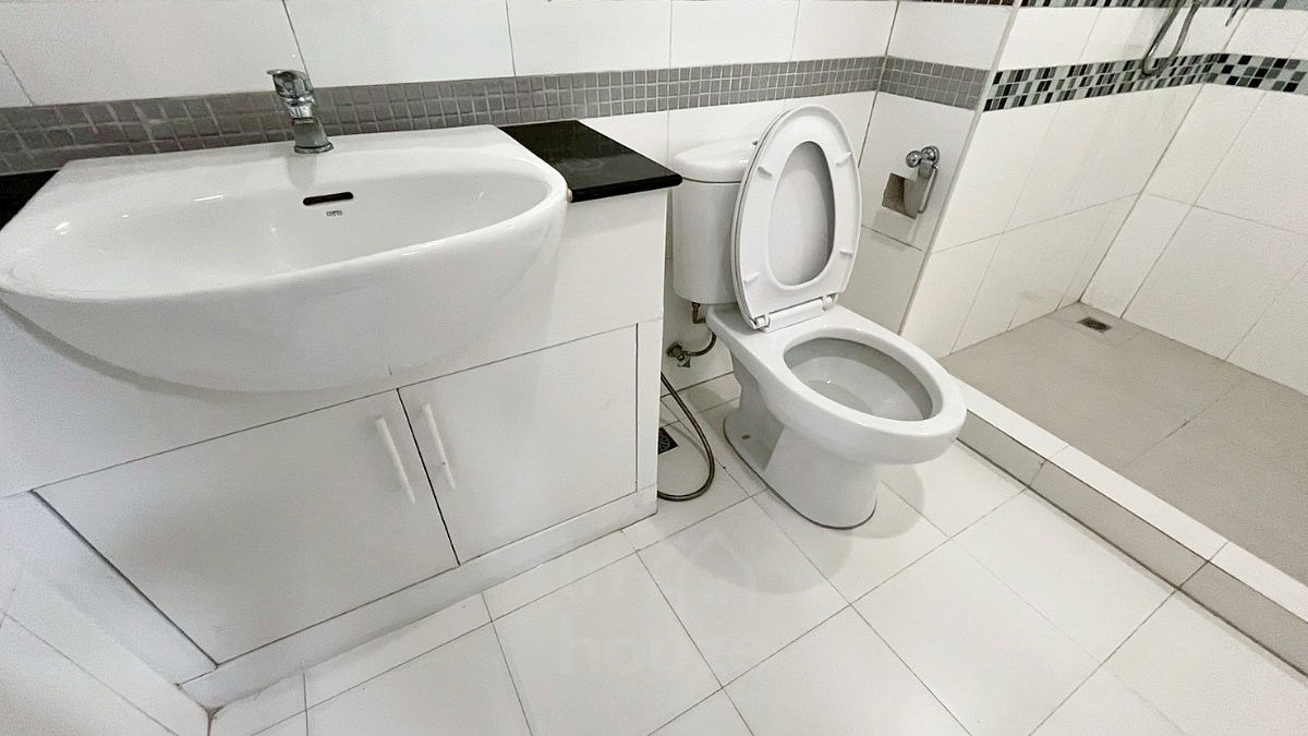 picture Condo for rent on project Sathorn Plus By The Garden. 80 sq.m. 2 brs. 2 bths. Near MRT Lumpini stations only 32k/mo. - 9/14