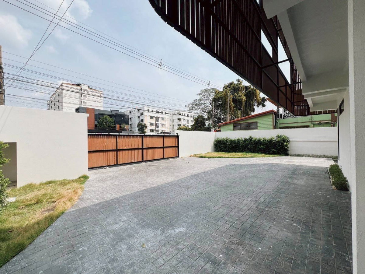 รูป S2929 ขายบ้านเดี่ยวสไตล์มินิมอล บ้านลาดพร้าว 122 ซอยมหาดไทย พื้นที่กว้าง - รูปที่ 10/14
