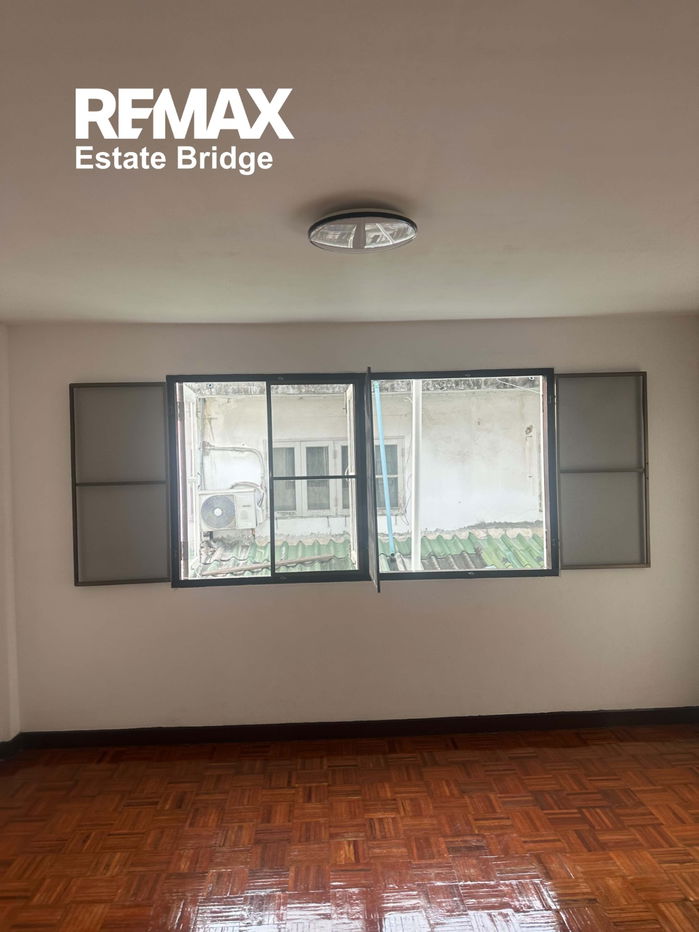 picture 3-story townhouse in good condition, ready to move in, cheaper than the appraised price! The cheapest in this area! - 14/17