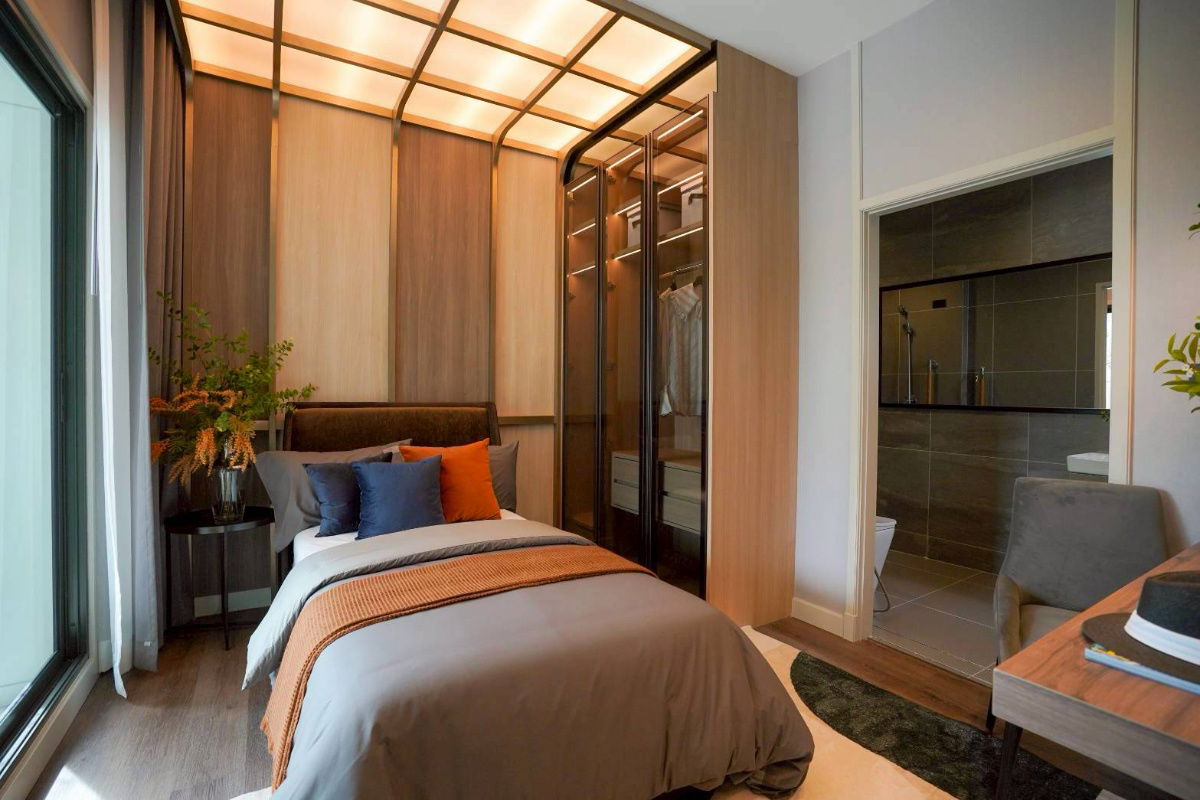 รูป ★ Captivate Type Show Unit ★ บ้านเดี่ยว 2 ชั้น | ขนาดที่ดิน 92.90 ตร.ว. พื้นที่ใช้สอย 365.00 ตร.ม. | 5 ห้องนอน 5 ห้องน้ำ ใกล้ แฟชั่น ไอส์แลนด์ - รูปที่ 9/21