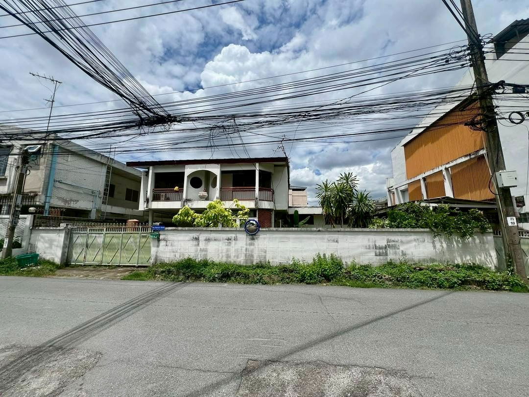 รูป ขายที่ดินสุขุมวิทตอนกลาง ซอยมีสุวรรณ 3 แยก 16 (ปรีดีพนมยงค์ 14 - สุขุมวิท 71) เข้า-ออกได้หลายทาง: สุขุมวิท / เอกมัย / ทองหล่อ / อ่อนนุช / พัฒนาการ  - รูปที่ 6/6